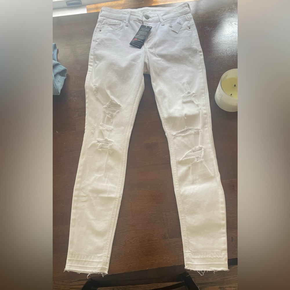New with tags  Old Navy Rock Star White Jeans ripped size 0 adorable
